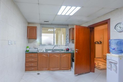 4 bedrooms Villa in Abu Dhabi, UAE No. 41413 14