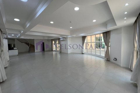 4 bedrooms Villa in Doha, Qatar No. 58533 2