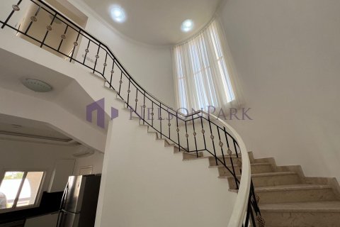 4 bedrooms Villa in Doha, Qatar No. 58533 6