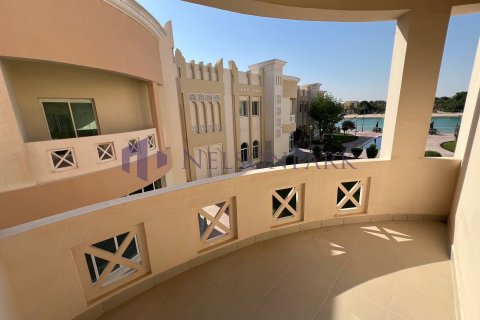 4 bedrooms Villa in Doha, Qatar No. 58533 11