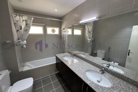4 bedrooms Villa in Doha, Qatar No. 58533 10