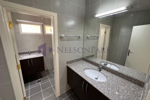4 bedrooms Villa in Doha, Qatar No. 58533 5