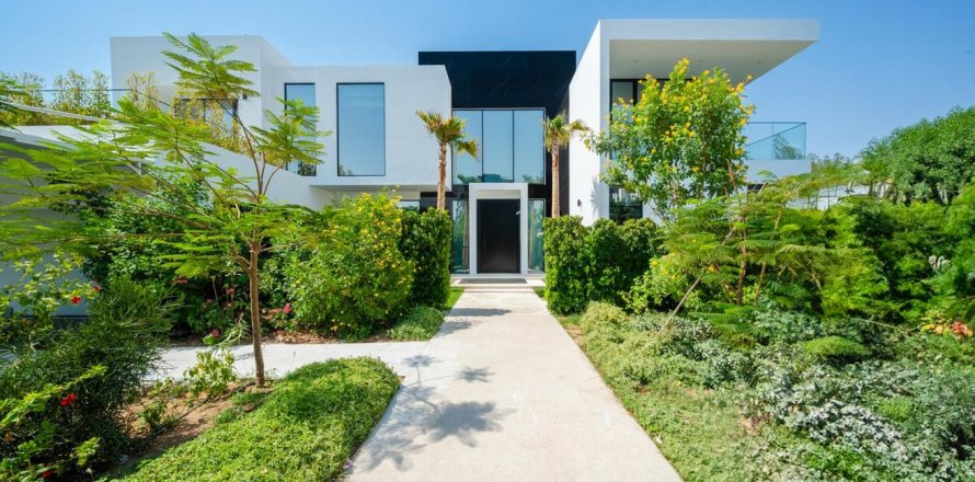4 bedrooms Villa in Al Barari, UAE No. 99863