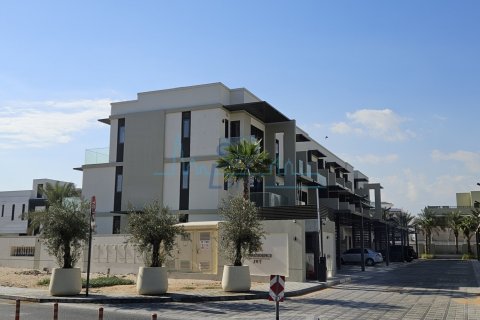Villa de 4 dormitorios en Jumeirah Village Triangle, UAE No. 105089 2