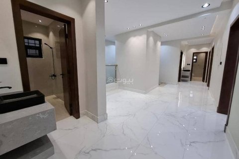 5 bedrooms Villa in Riyadh, Saudi Arabia No. 60357 11