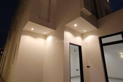 4 bedrooms Villa in Riyadh, Saudi Arabia No. 60358 2