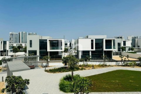 Villa de 5 dormitorios en Al Furjan, UAE No. 65315 2