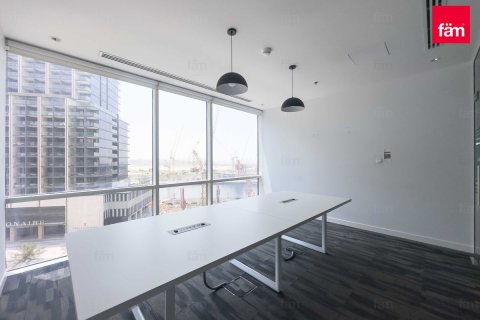 Commercial property de 1305.3m² en Business Bay, UAE No. 101240 17