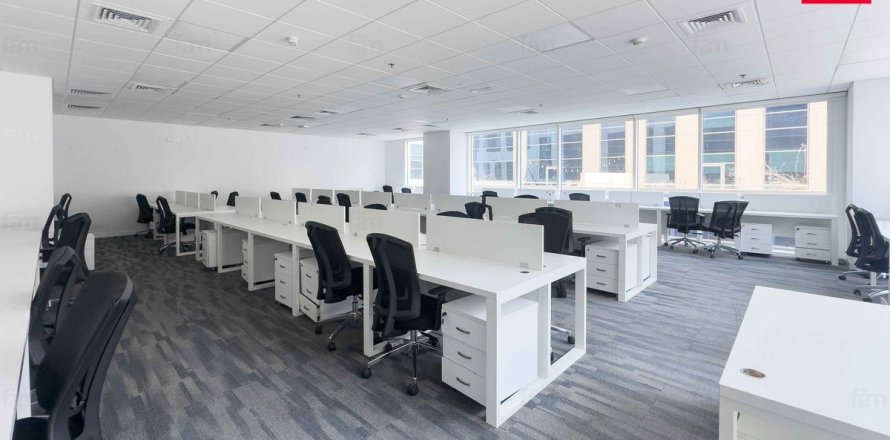 Commercial property de 1305.3m² en Business Bay, UAE No. 101240
