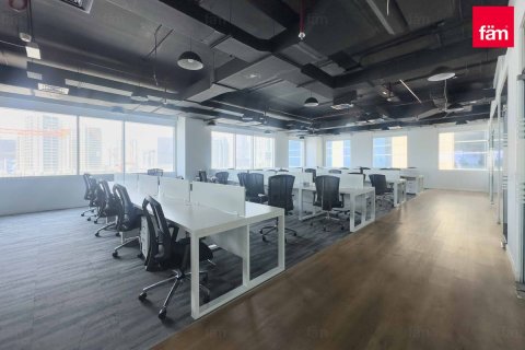 Commercial property de 1305.3m² en Business Bay, UAE No. 101240 12