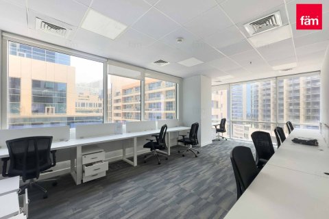 Commercial property de 1305.3m² en Business Bay, UAE No. 101240 13