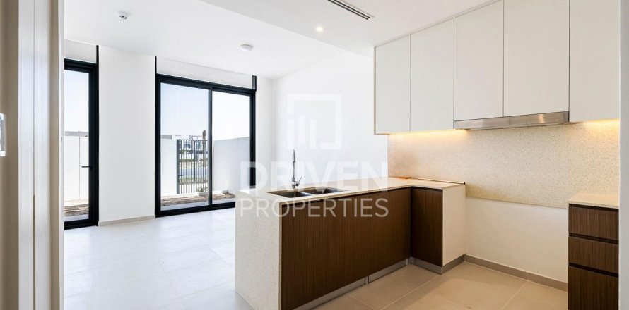 Villa de 3 dormitorios en EMAAR South, UAE No. 85757