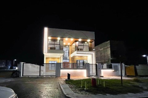 Villa de 5 chambres à Al Shamkha, UAE No. 91371 2