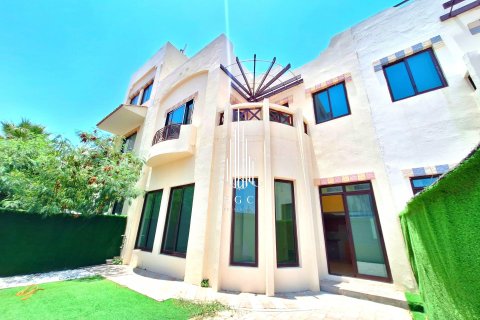 Villa de 4 dormitorios en Al Khalidiya, UAE No. 20557 27