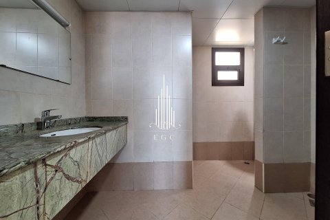 Villa de 4 dormitorios en Al Khalidiya, UAE No. 20557 22