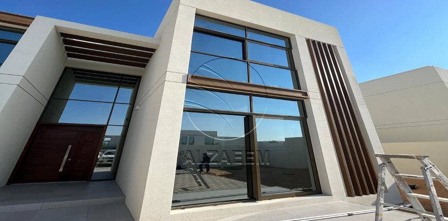 Villa de 4 chambres à Abu Dhabi, UAE No. 91265