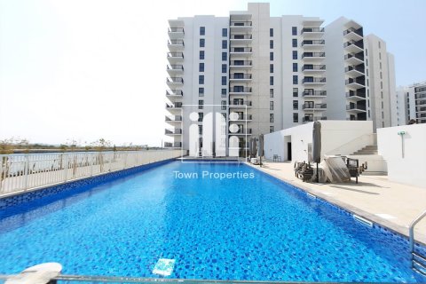 Apartment de 3 dormitorios en WATER'S EDGE Yas Island, UAE No. 97468 2