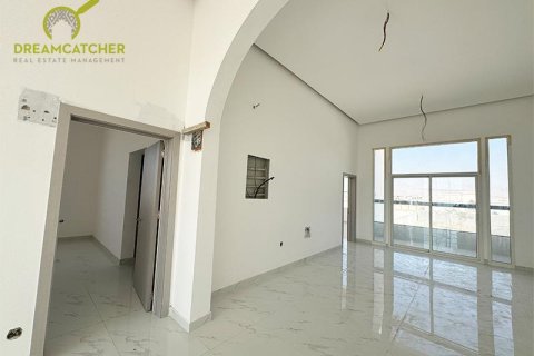 5 bedrooms Villa in Al Qusaidat, UAE No. 75332 4