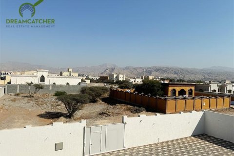 5 bedrooms Villa in Al Qusaidat, UAE No. 75332 30