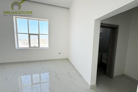 5 bedrooms Villa in Al Qusaidat, UAE No. 75332 15