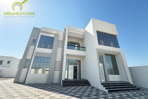 5 bedrooms Villa in Al Qusaidat, UAE No. 75332 31
