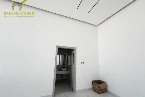 5 bedrooms Villa in Al Qusaidat, UAE No. 75332 12