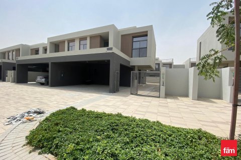 Villa de 4 dormitorios en Dubai, UAE No. 105614 2