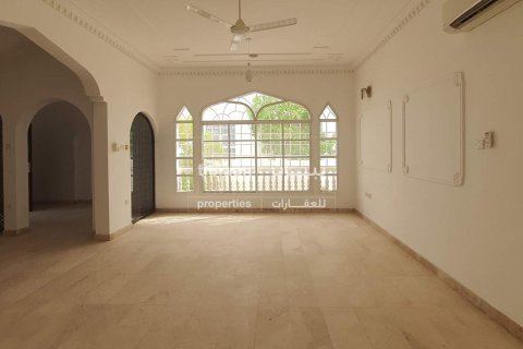 5 bedrooms Villa in Muscat, Oman No. 53805 3