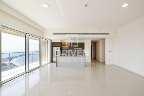 Appartement de 3 chambres à EMAAR Beachfront, UAE No. 83960 4