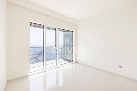 Appartement de 3 chambres à EMAAR Beachfront, UAE No. 83960 15