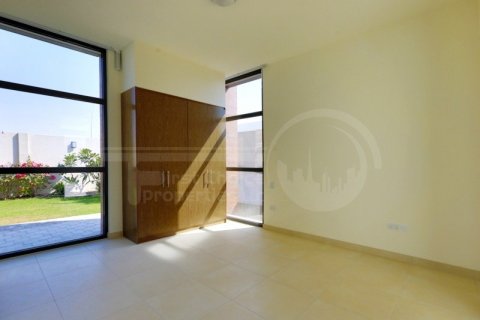 4 bedrooms Villa on the Yas Island, UAE No. 13339 11