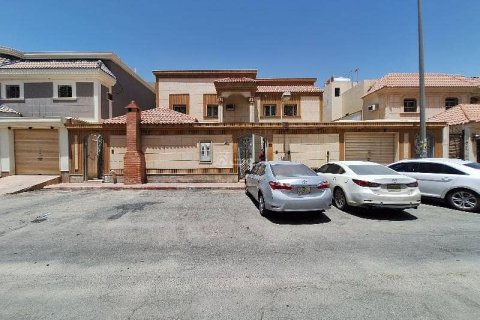 5 bedrooms Villa in Riyadh, Saudi Arabia No. 61528 1