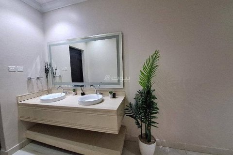 5 bedrooms Villa in Riyadh, Saudi Arabia No. 61528 10