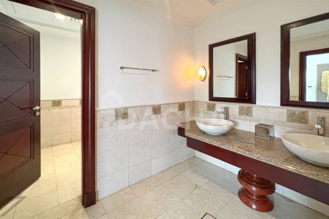 Villa de 4 dormitorios en Palm Jumeirah, UAE No. 25415 3