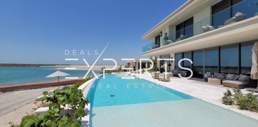Villa de 4 dormitorios en Abu Dhabi, UAE No. 55623