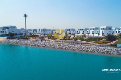 Вилла с 4 спальнями в Sharjah Waterfront City, ОАЭ №7419 5