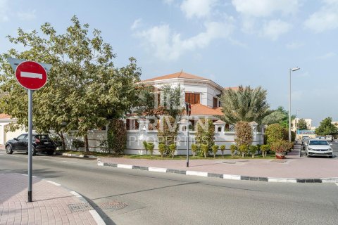 Villa de 5 chambres à Al Jafiliya, UAE No. 85081 23