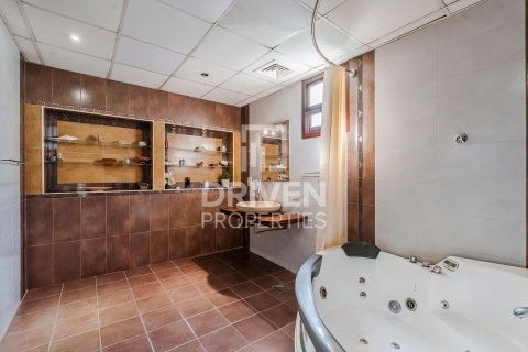 Villa de 5 chambres à Al Jafiliya, UAE No. 85081 17