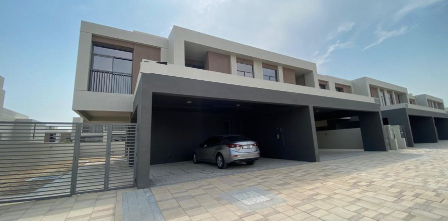 Villa de 4 chambres à Dubai, UAE No. 104696