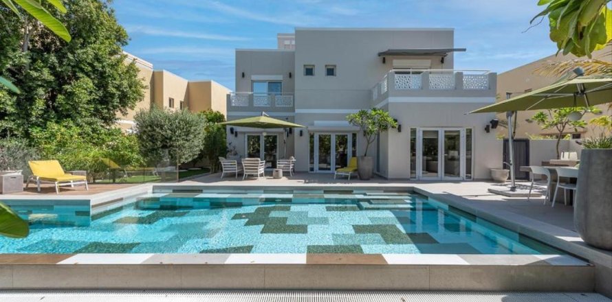 5 bedrooms Villa in Meadows, UAE No. 91672