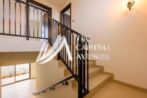 Вилла с 4 спальнями в Халифа-Сити, ОАЭ №86506 9