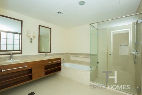 Villa de 3 chambres à Casa, UAE No. 81835 18