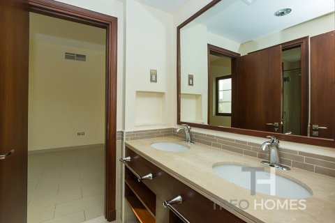 Villa de 3 chambres à Casa, UAE No. 81835 12