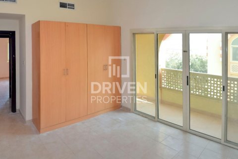 7 bedrooms Building in Dubai Investment Park, UAE No. 85042 3