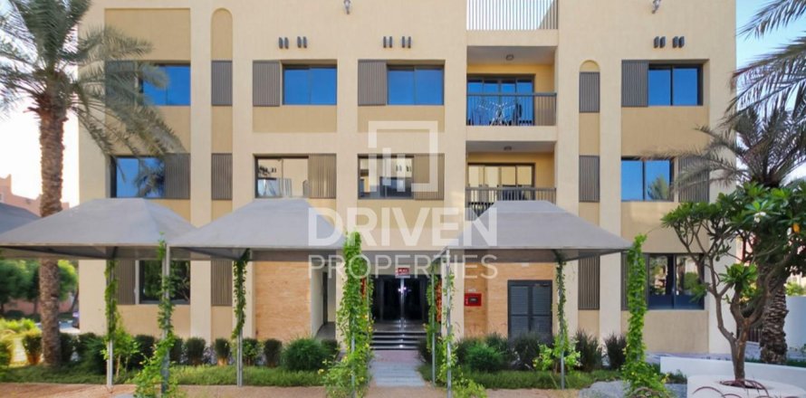 7 bedrooms Building in Dubai Investment Park, UAE No. 85042