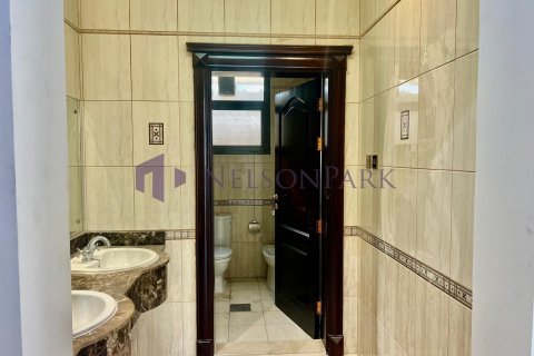 5 bedrooms Villa in Doha, Qatar No. 58386 9
