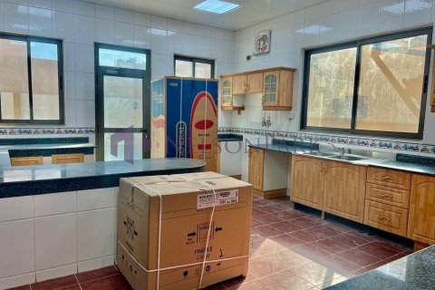 5 bedrooms Villa in Doha, Qatar No. 58386 8