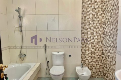 5 bedrooms Villa in Doha, Qatar No. 58386 12