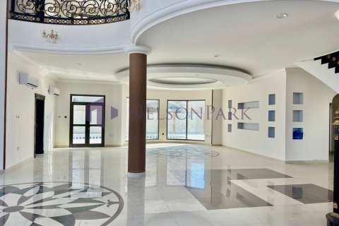 5 bedrooms Villa in Doha, Qatar No. 58386 2