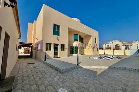 5 bedrooms Villa in Doha, Qatar No. 58386 18